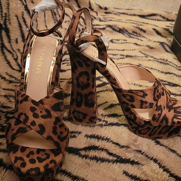 Liliana Shoes - Liliana Leopard Print Platform Heels